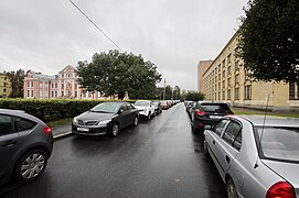 Ставропольский переулок в 2016 году; справа — корпус ЛНИРТИ до надстройки