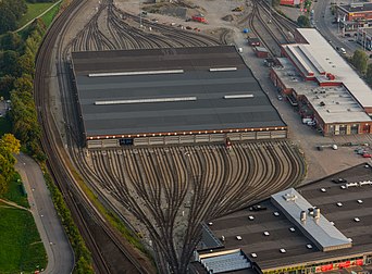 Vällingbydepån, um dos depósitos do metrô de Estocolmo no bairro de Vällingby, Suécia. (definição 5 444 × 4 011)