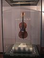 Il violino costruito dal liutaio italiano, Bartolomeo Giuseppe Guarneri e appartenuto a Niccolò Paganini e detto Il Cannone