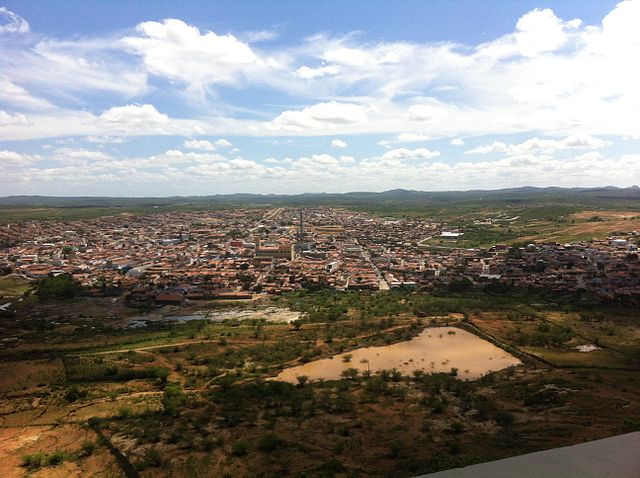 Santa Cruz vista do Santuário de Santa Rita de Cássia.