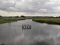 De beeldengroep "Als de vos de passie preekt; boer pas op uw ganzen" aan de Oudemanskreek