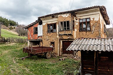 Стара куќа во селото