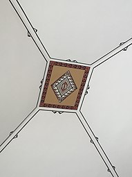 Zafer Kulesi'nin tavanındaki kilim motifli fresk