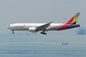 الطائرة المنكوبة نفسها في مطار هونغ كونغ الدولي في 31 يوليو 2011