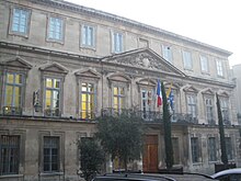 220px-Avignon_-_Hotel_du_D%C3%A9partemen
