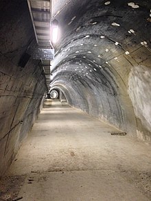 Stollen mit Betonverschalung, halbovalförmig, ca. 6 m breit, ca. 8 m hoch