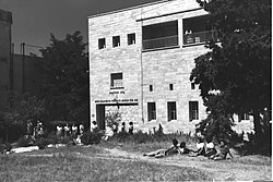 בית החלוצות, 1950