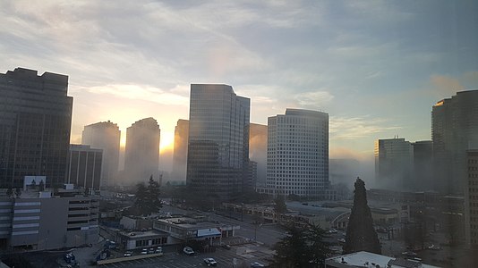 Мъгла в центъра на Белвю, 2016