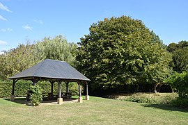 La halle dans le parc