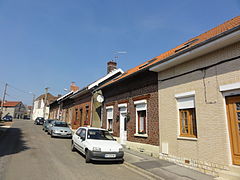 Des habitations groupées par deux.