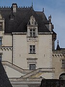 Photographie en couleurs du détail d'un château.