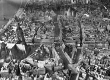 The old City of Frankfurt in 1942 before its destruction Frankfurt Am Main-Luftbild Bildstelle Generalbauinspektion-1942-44-932.657.jpg