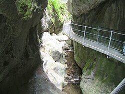 Chemin aménagé dans les gorges