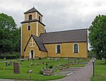 Häggeby kyrka från sydost.