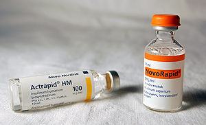 Česky: Ampule inzulínu Actrapid (pro užití inz...