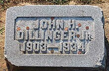 http://upload.wikimedia.org/wikipedia/commons/thumb/9/93/John_Dillinger_grave.jpg/220px-John_Dillinger_grave.jpg