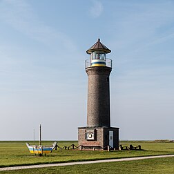 Farol “Memmertfeuer” no porto da ilha de Juist, Baixa Saxônia, Alemanha. (definição 3 634 × 3 634)