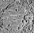 费歇尔陨石坑的周边，月球轨道器1号拍摄.