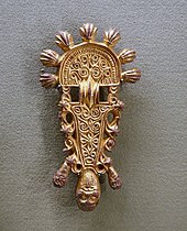 Slavic fibula brooch made of copper dating back to the Migration Period, c. 600-650 AD Pair of radiate-head bow brooches, Slavic, 2 of 2, c. 600-650 AD, copper alloy, gilding - Morgan Library & Museum - New York City - DSC06620.jpg