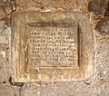 Epitaph (1196) für Bertrand de Villelonque im Kreuzgang des Monastir del Camp, nahe Passa