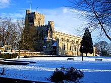 Dunstable Priory Church in winter Priory Church of St Peter, in Dunstable, Bedfordshire.jpg