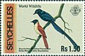 Estampa de selo postal das Seicheles com o pássaro Papa-moscas-negro-das-seicheles (Terpsiphone corvina), macho e fêmea, ano de 1978.
