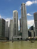 :UOB Plaza Singapore Riverin rannalla ja UOB:n pääkonttori.