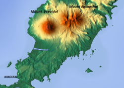 左:ウムナック島北部Okmok Caldera 右: ウムナック島南部