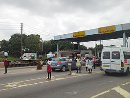 Tolpoort op de Accra-Tema Motorway