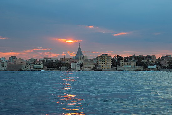La ville vue du bateau, au coucher du soleil. Heure bleue.jpg
