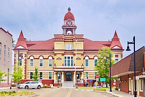 Das Gibson County Courthouse in Trenton, gelistet im NRHP mit der Nr. 76001777[1]