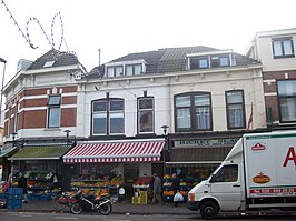 De Kanaalstraat, een centrale winkelstraat in Utrecht-Lombok.