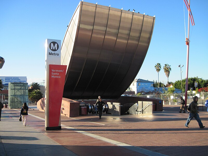 800px-Vermont-Santa_Monica_Station_LACMT