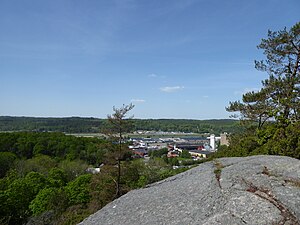 Utsikt från klipporna i Baddammens nordvästra kant.