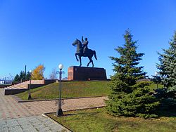 Памятник К. Е. Ворошилову