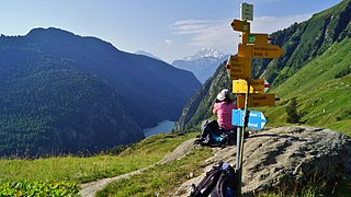 Von Nill 1839 m ü. M. zum Stausee Gibidum.