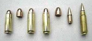 Algumas balas modernas e seus respectivos cartuchos