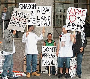 English: Protesters outside of AIPAC conferenc...