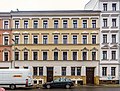 Mietshaus in geschlossener Bebauung und Werkstattgebäude im Hof