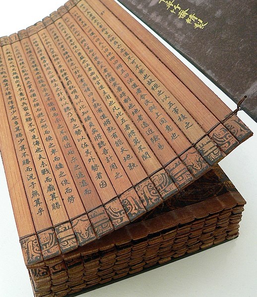 Berkas:Bamboo book - binding - UCR.jpg