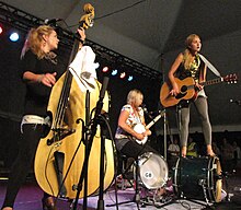 Baskery ĉe Summerfolk 2010.jpg