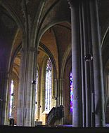 Chor und Kanzel, gesehen aus dem linken Seitenschiff