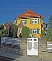 Villa mit Einfriedung