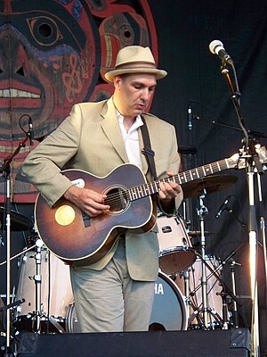 English: Dave Bidini at the 2008 Ottawa Bluesfest.