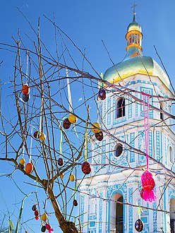 Easter tree in Kyiv - 2015.jpg