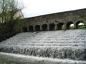 Le pont-barrage sur la Trouille (XVIe siècle).