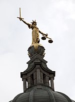 Статуя леди юстиции