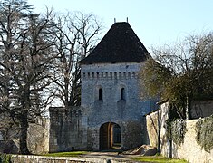 Le châtelet d'entrée du château.