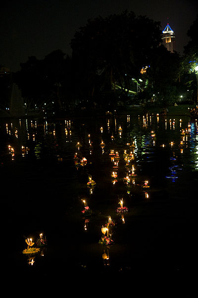 Image:Loy Krathong Bangkok Lumpini Park 1.jpg