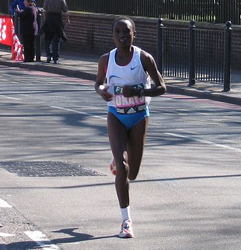 Okayo running in the 2005 London Marathon